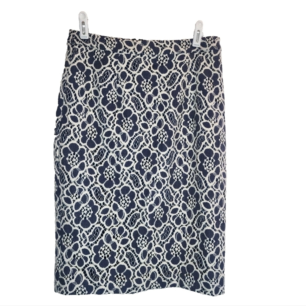 Halogen Blue White Floral Lace Pencil Skirt Size 2P Knee Length Romantic Elegant